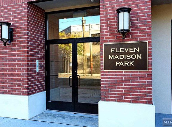 2nd image of 11 Madison Ave