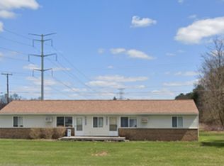 9041 Cedar Lake Rd, Pinckney, MI 48169