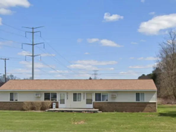 9041 Cedar Lake Rd, Pinckney, MI 48169