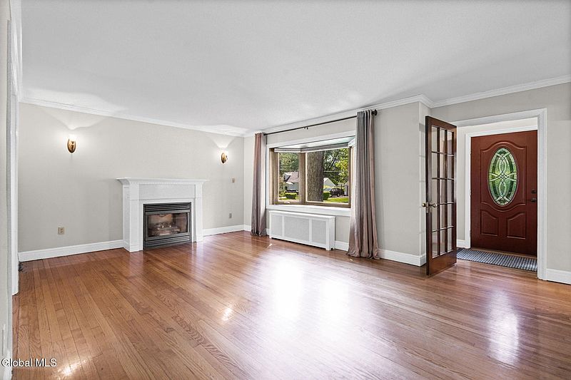 4th image of 197 Sunnyside Road