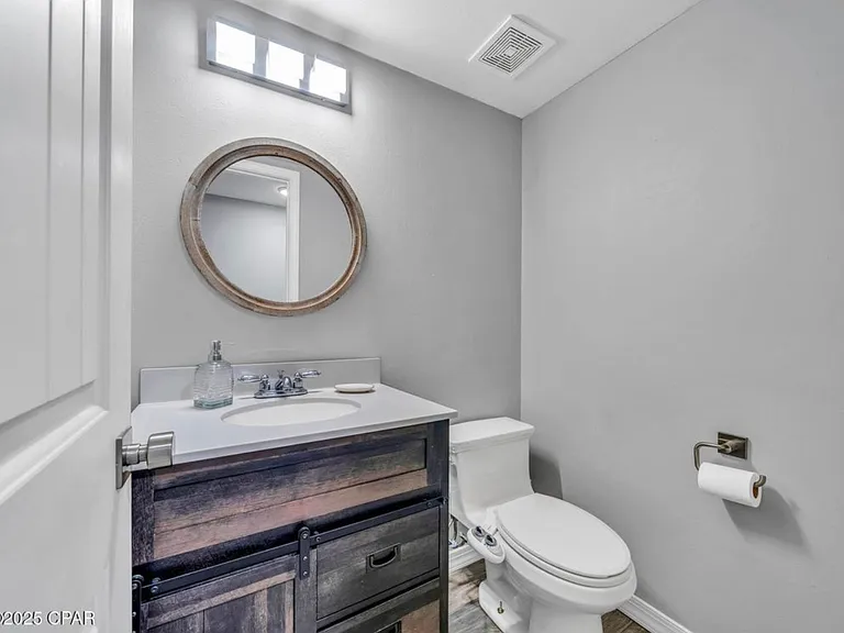 121 Hampton Dr — Photo 17