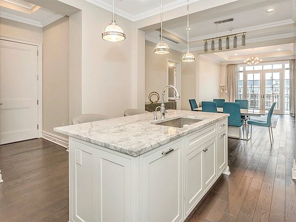 5th image of 3000 Royal Ct Unit 3312