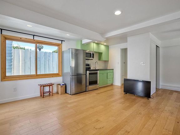 2nd image of 939 Olive Ave #2
