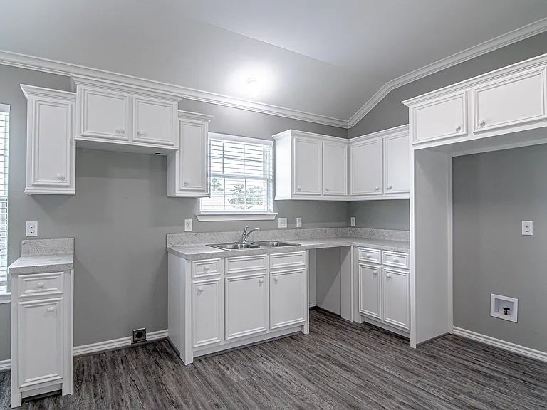 100 Shorewood Dr — Photo 6