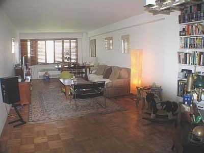 Living room/foyer