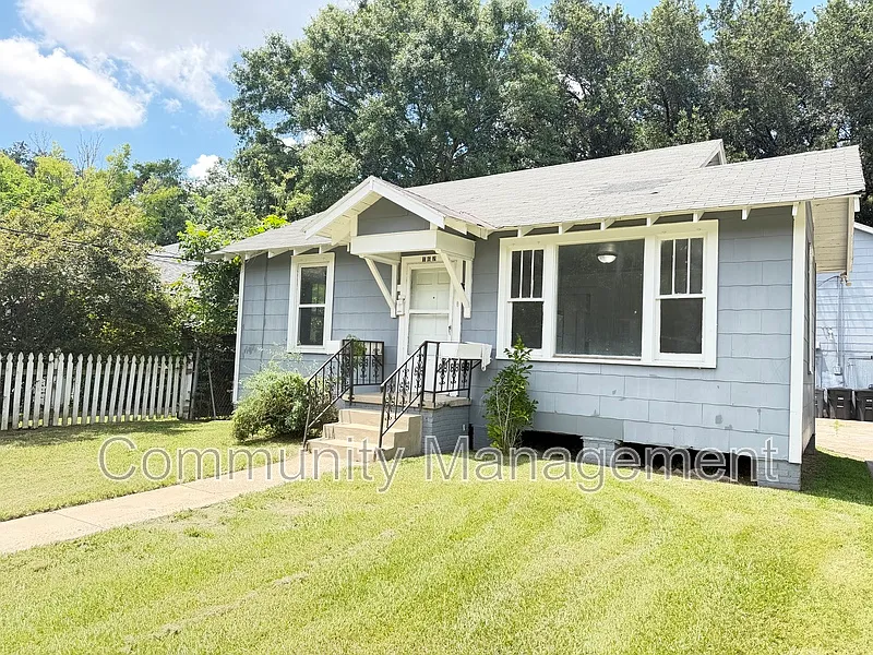 162 Chatsworth St