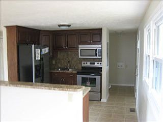 4th image of 518 Doe St
