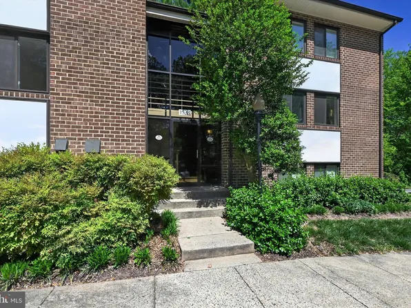 1533 Northgate Sq APT 11B, Reston, VA 20190