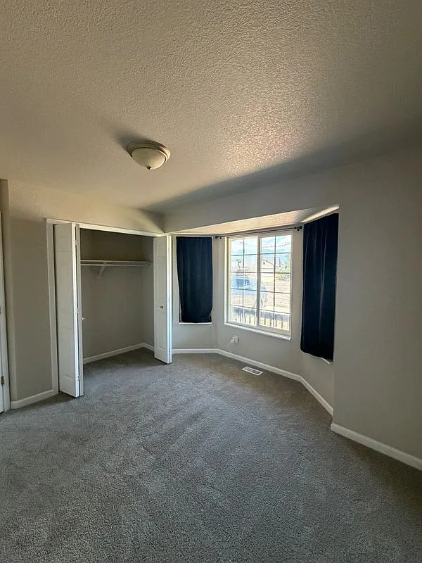 5 bed, 3.0 bath, 2328 sqft, $2,850 — Photo 3