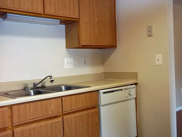 185 - COUNTRY VIEW APARTMENTS — Photo 33