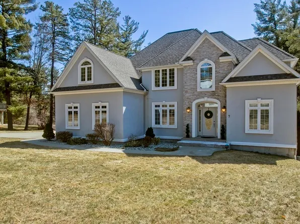 7 Lauren Ln, Southwick, MA 01077