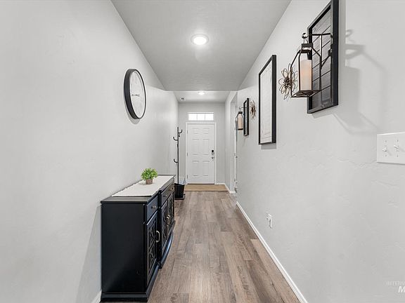 4th image of 12798 Devonshire St