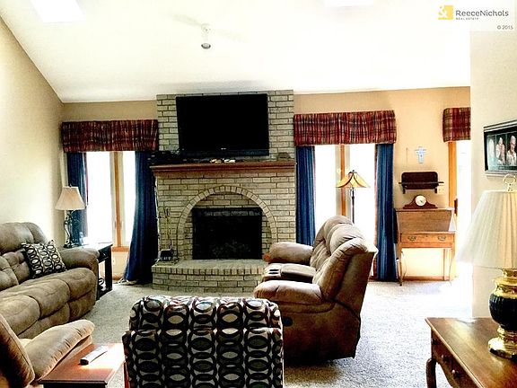 2nd image of 3917 NE Woodridge Dr