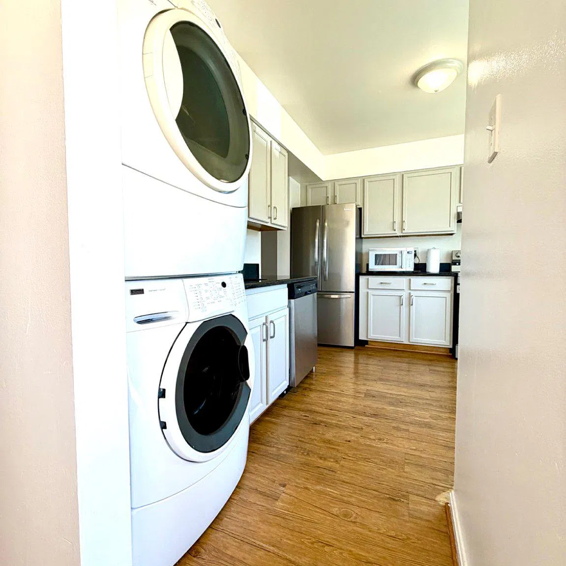 3 bed, 2.5 bath, 1372 sqft, $2,500 — Photo 4