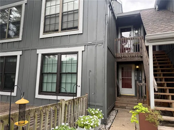 12744 W 110th Ter, Overland Park, KS 66210