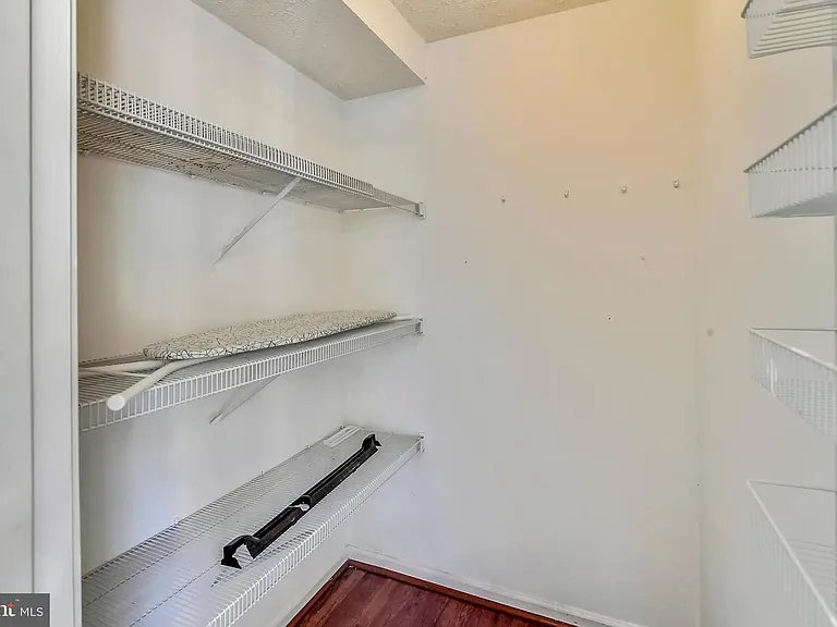 7810 Foxcove Ct — Photo 13