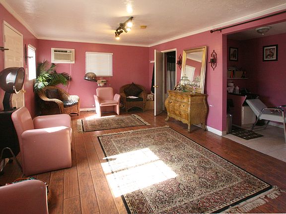 Rear unit used as a salon