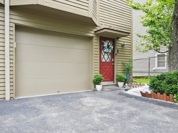 100 Willowbrook Ave APT 1, Stamford, CT 06902
