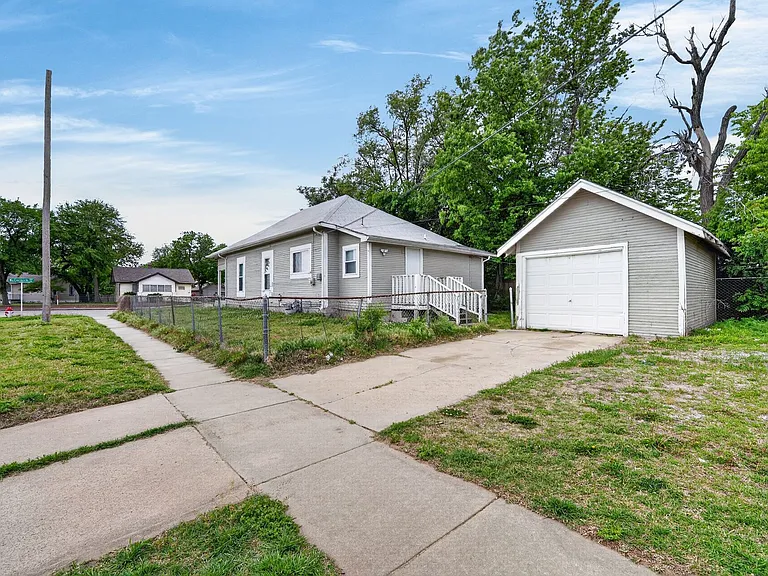 802 W McCormick St — Photo 1