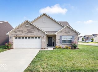 892 Coralberry Ln, Greenwood, IN 46143