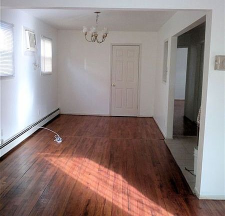 145-23 222 St Dinning Room 3
