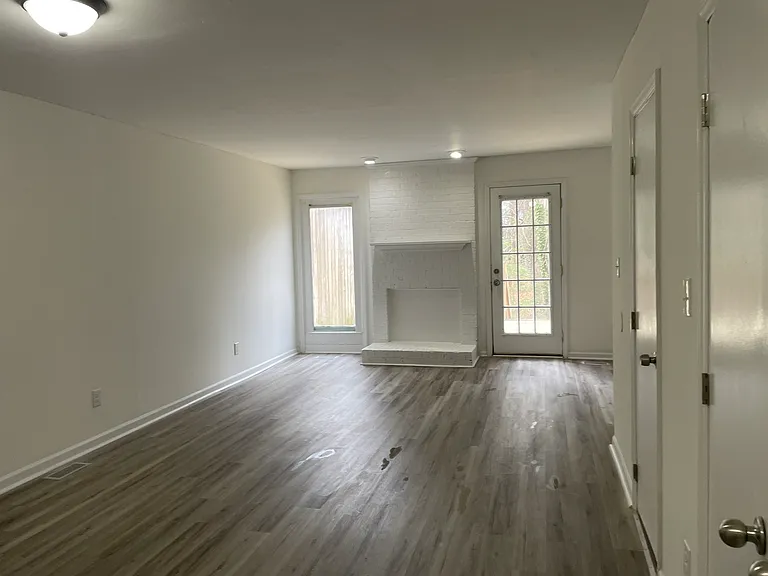 6909 Glendower Rd #B — Photo 17
