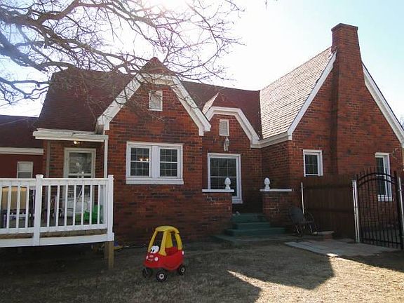 2nd image of 400 S Oaklawn Ave