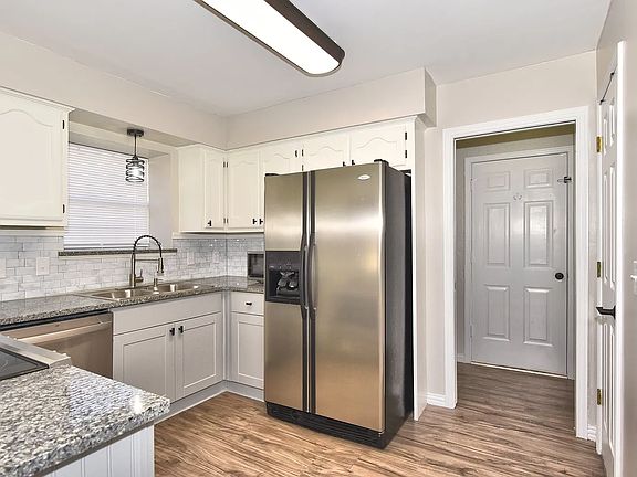 5th image of 2800 S Dogwood Ave W
