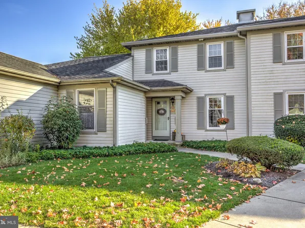 37 Ashlea Vlg, New Holland, PA 17557