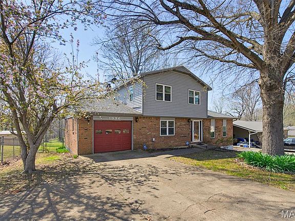 2nd image of 1936 Fernwood Rd