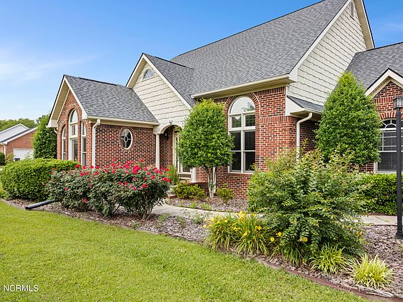 3rd image of 20 Hemlock Drive