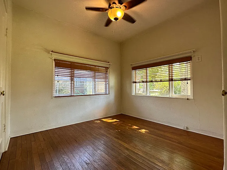 1115 S Maple Ave — Photo 28
