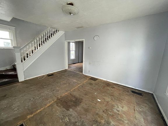 2nd image of 346 W Main St