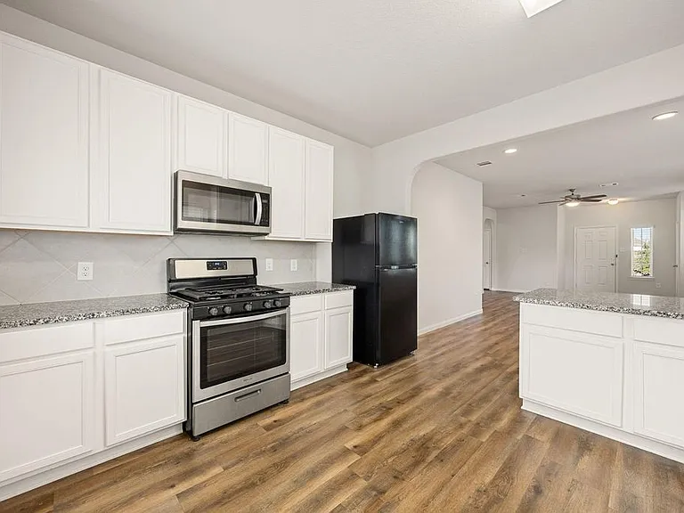 5034 Purple Wisteria Ln — Photo 2