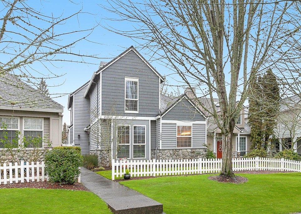 1st image of 1030 NE Parks Edge Cir