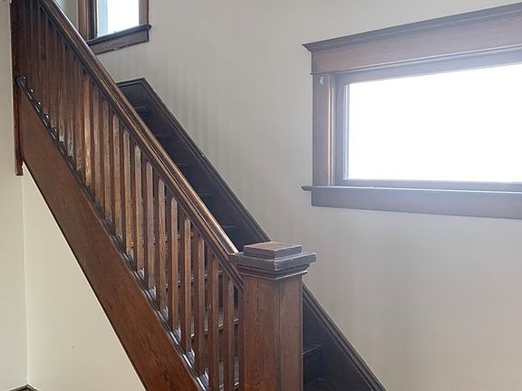 3rd image of 206 E 10th St