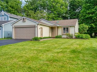 61 Winfield Ln, Webster, NY 14580
