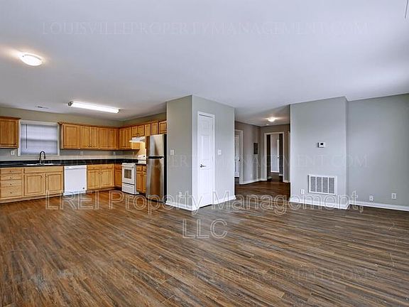 4th image of 620 Marian Village Dr