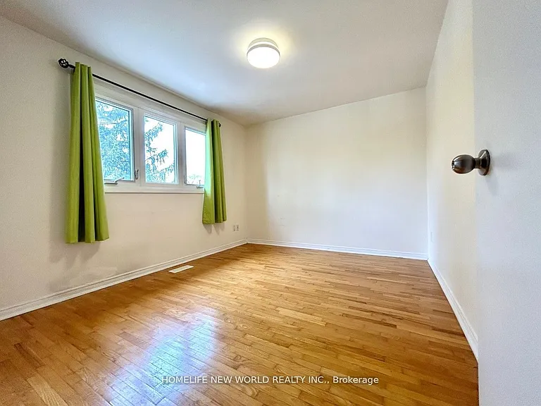 102 Madsen Cres — Photo 11