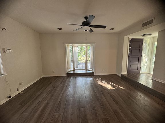 5th image of 10910 Cedar Elm Dr