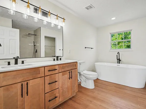 709 Ginger Ridge Dr, Trenton, OH 45067