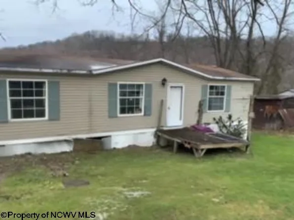 39 Dellslow Ln, Morgantown, WV 26508