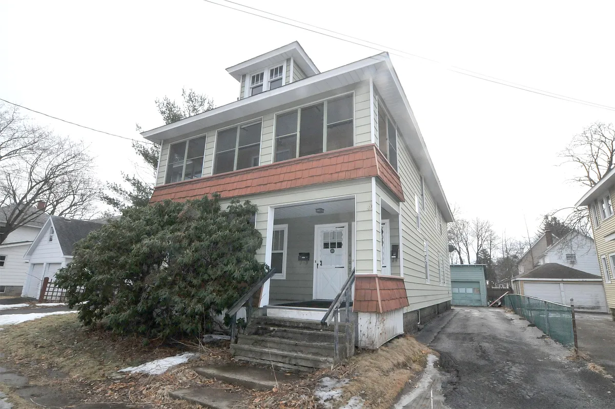 Building Photo - 407 Sanders Ave