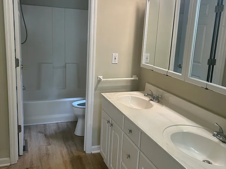 526/528 Petigru Cir — Photo 10