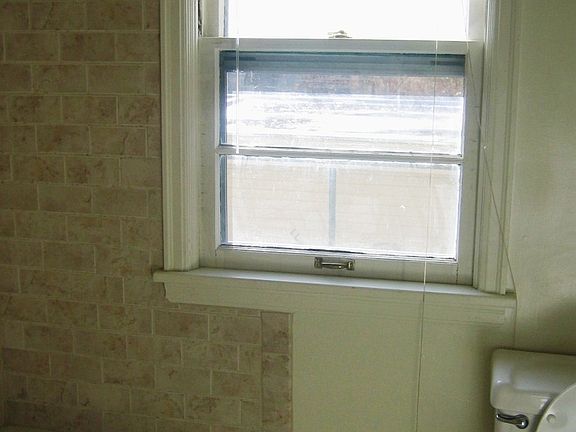 5th image of 516 W Babcock St APT B