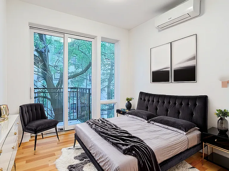 64 Hawthorne St #2B — Photo 4
