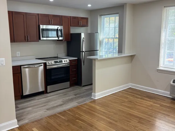 426 6th St NE APT 4, Washington, DC 20002