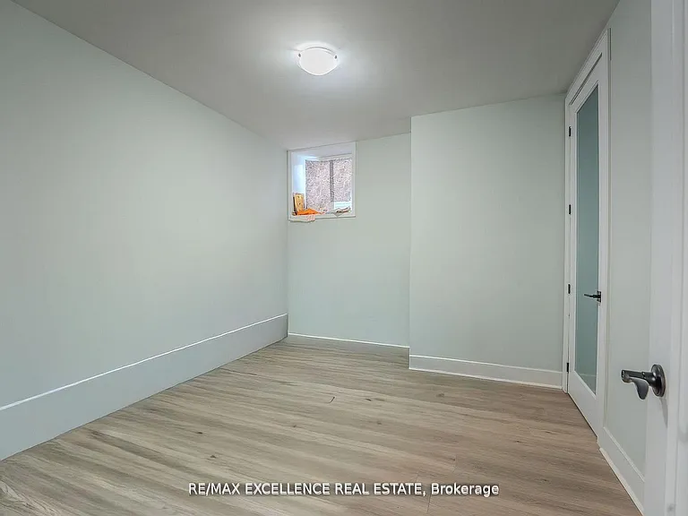 301 Somme St — Photo 35