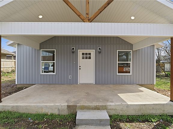 3rd image of 504 4th Ave SE