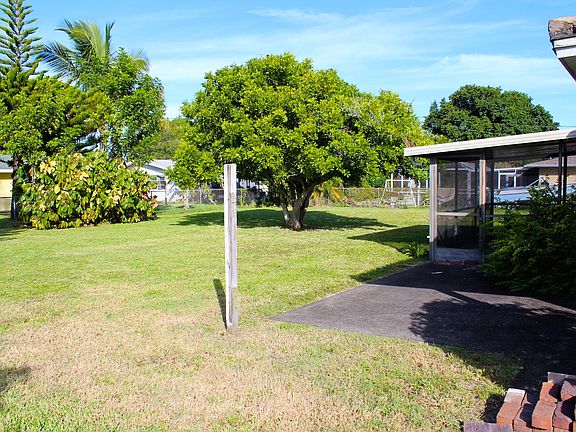 4th image of 418 NE 13th Pl